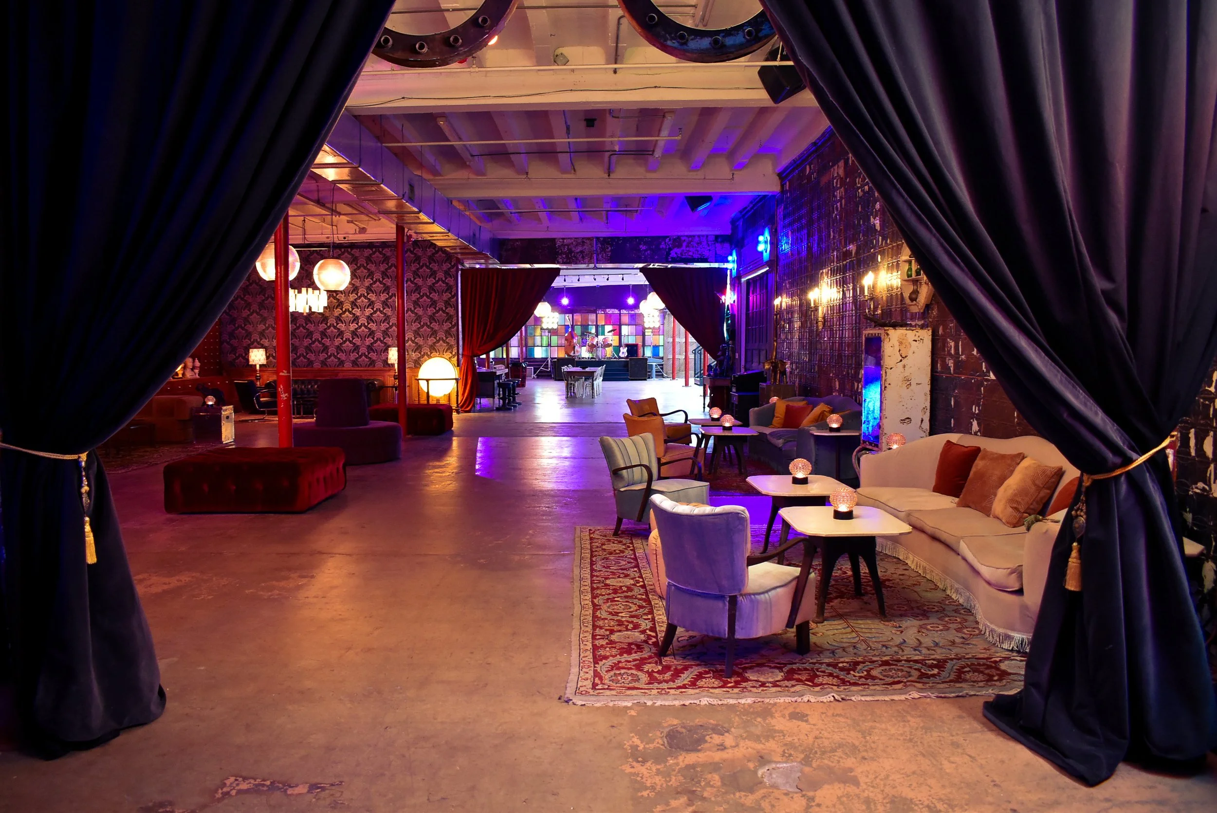 Small Studios　スモールスタジオ　Page One Pub Small Studios – Things Gallery